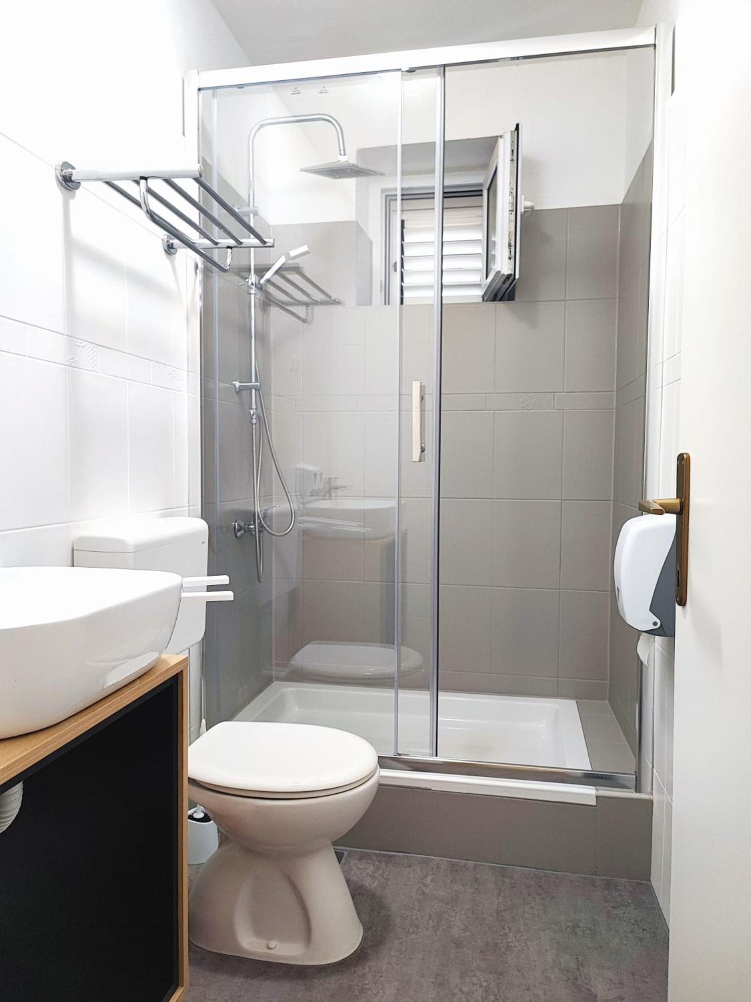 Apartments Gavran 2. Baska Voda Phòng bức ảnh